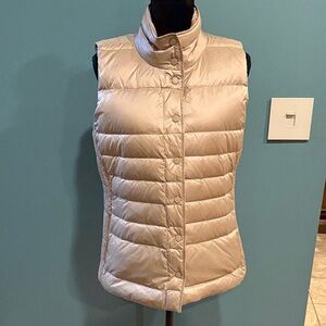 Nwt’s J. Jill Down Beige Puffer Vest size medium